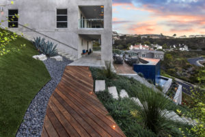 11_4 Luxurious multi-level terrace on a hill