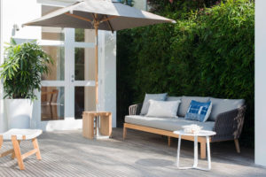 14_7 Modern terrace with glass and wood