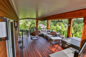 17_7 Big two-story terrace