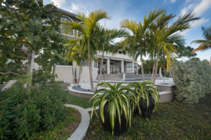8_5 Big open space terrace near the pool
